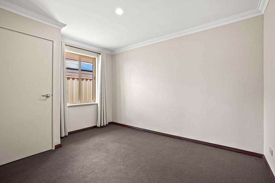 16 Frigate Close, Waikiki