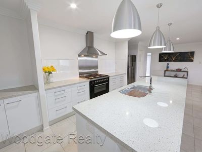 5 Honeyeater Ct, Woodgate
