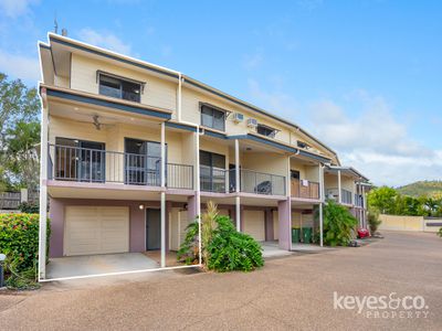 8 / 269 Riverside Boulevard, Douglas