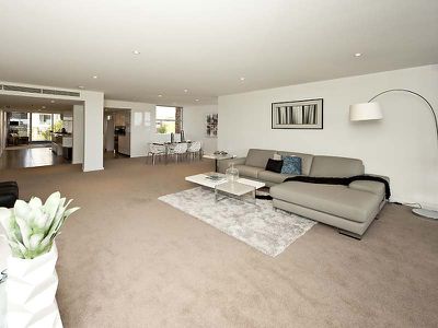 22 / 39 Bow River Cresc, Burswood