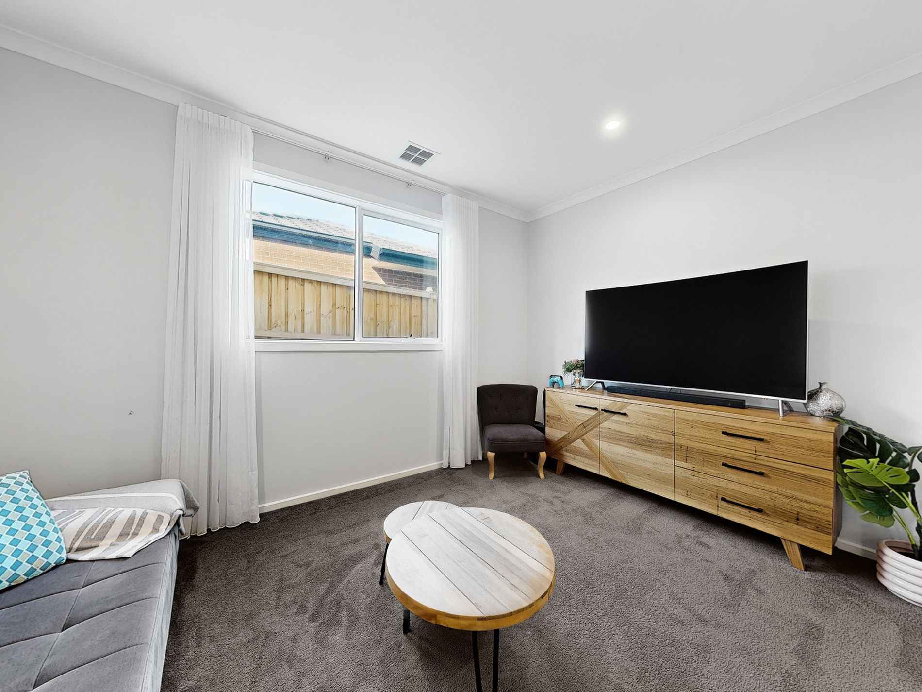 7 Cummins Street, Officer