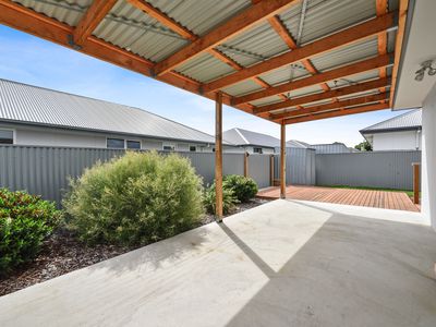 2 / 39 Adelaide Street, George Town