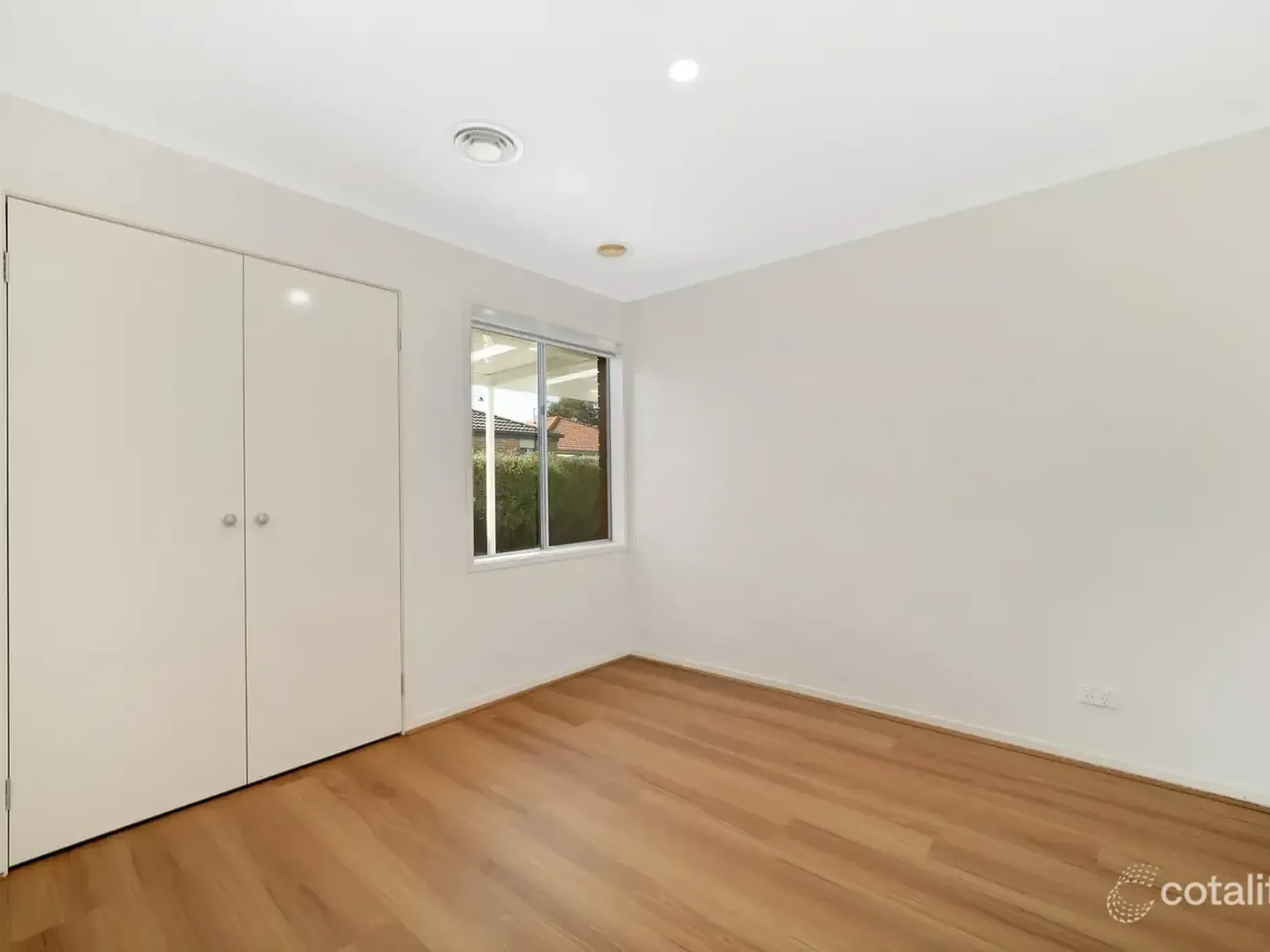 8 Manifera Close, Manor Lakes