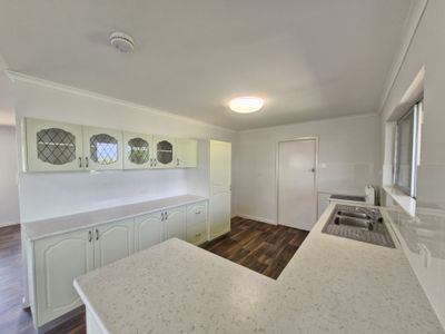 7 Armstrong Street, Atherton