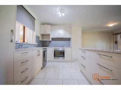 4 / 10 Sturt Circle, Dubbo