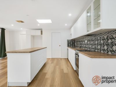 6 Chipperfield Circuit, Gordon