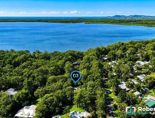 Iconic Garth Chapman Queenslander in a Peaceful Lakeside Setting image 23
