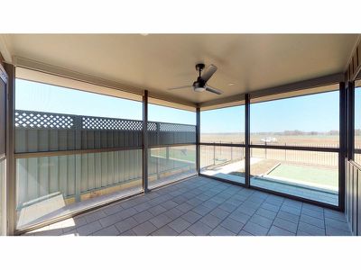 24 Waterfall Crescent, Dubbo