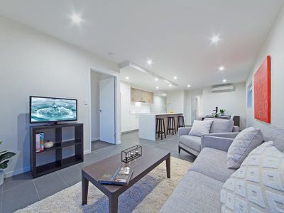 10 / 11 Besham Parade, Wynnum