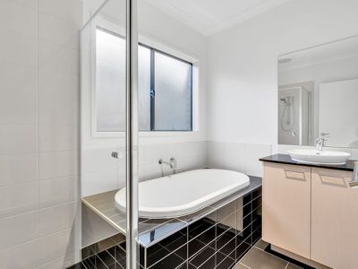 11 Grande Belmond Avenue , Clyde