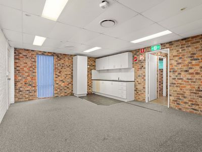 1 / 4 Commerce Court, Forster