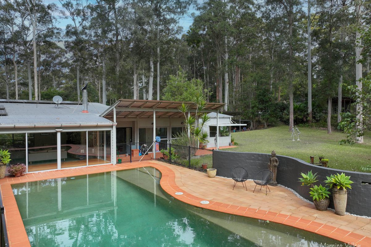 380 Hubbards Road North, Topi Topi
