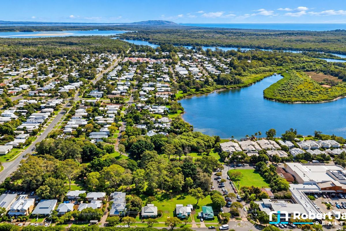 80-82 Poinciana Avenue, Tewantin