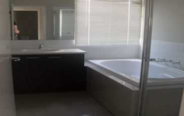 8 Brownfield Drive, Officer