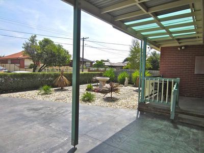 42 Avondale Ave, St Albans