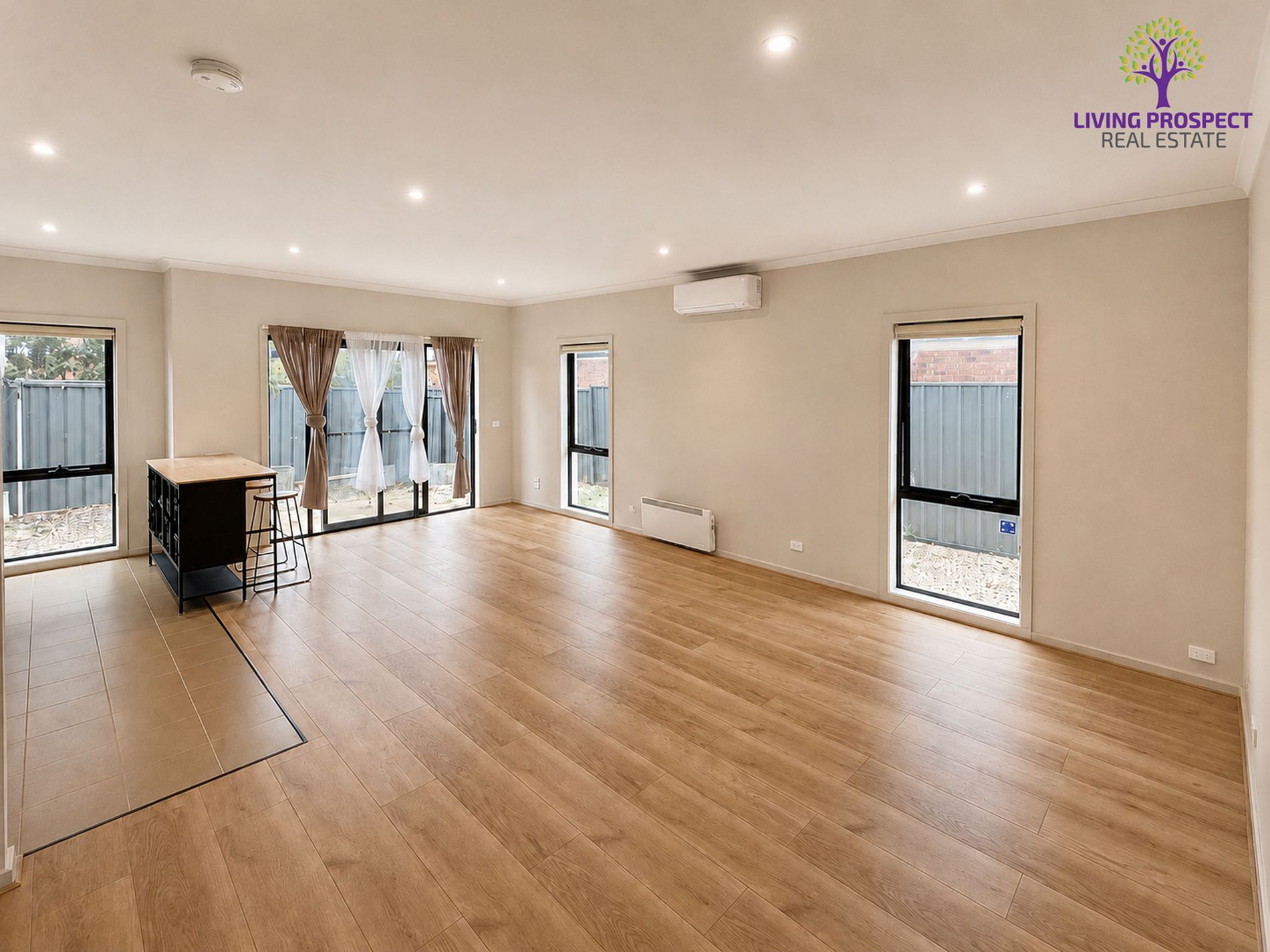 33 / 39 Astley Crescent, Point Cook