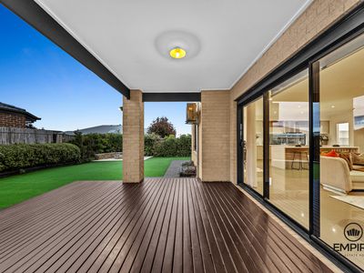 27 Strikeline Crescent, Clyde North