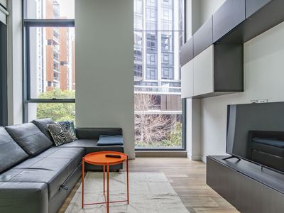 412 / 3 Gearin Alley, Mascot