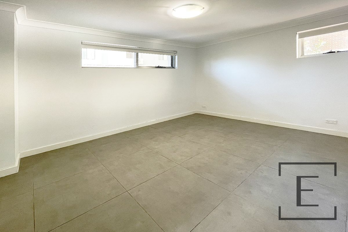 1 / 28 Lydbrook Street, Westmead