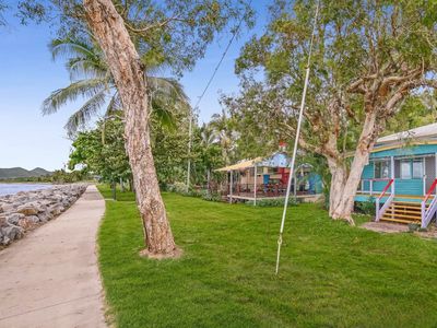121 O'Shea Esplanade, Machans Beach