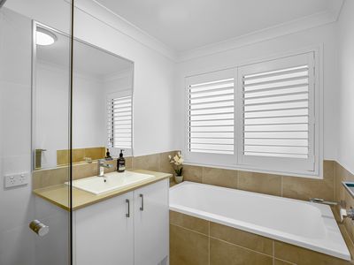 14 Viv Hull Avenue, Eumundi