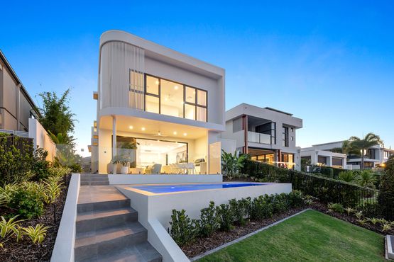 7667 Fairway Boulevard, Hope Island