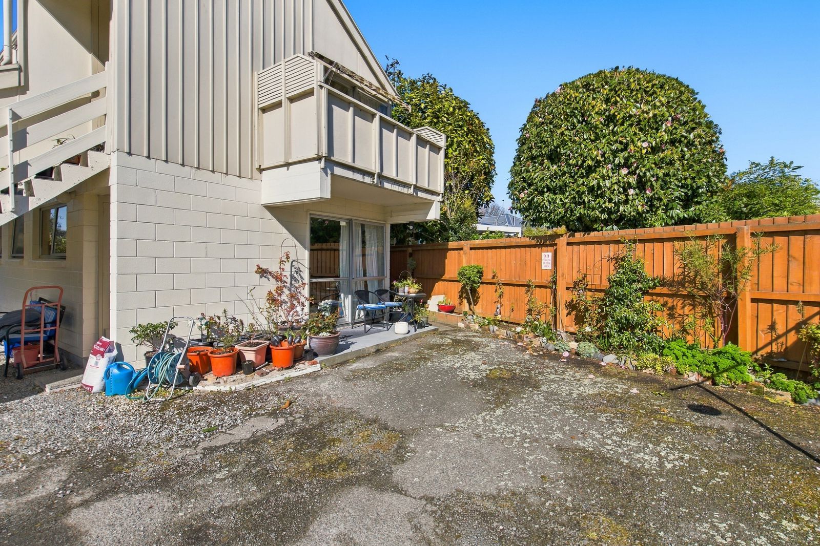 4 / 137 Chester Street East