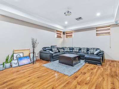 10 Holywell Street, Middle Swan