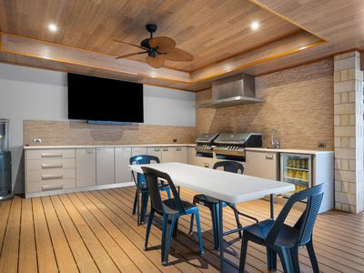 21 Henderson Drive, Somerville