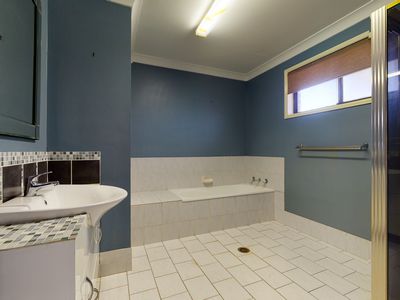 7 Barlow Court, Dubbo