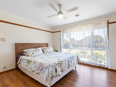 4 Charinga Drive, Werribee