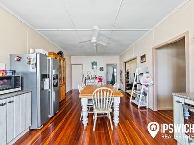 152 Main Street, Lowood