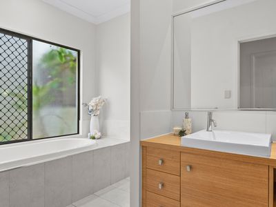 3  Eleanor Close, Mooroobool