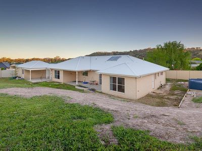19 BREWER DRIVE, Wodonga
