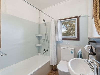 5166 Channel Highway, Gordon