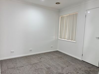 10 Burrendong Street, Manor Lakes