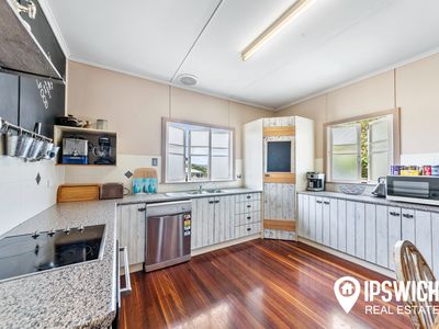 152 Main Street, Lowood