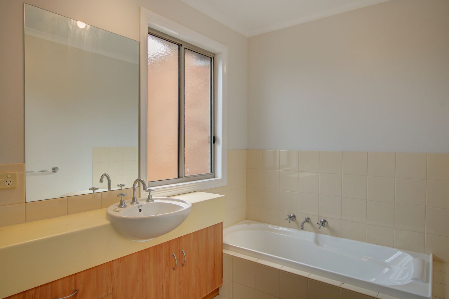 6 / 16 McTavish Boulevard, Horsham