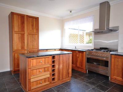 79 Lakeside Avenue , Mount Beauty