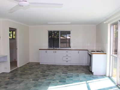 2 / 12 Bayrise Drive, Urangan