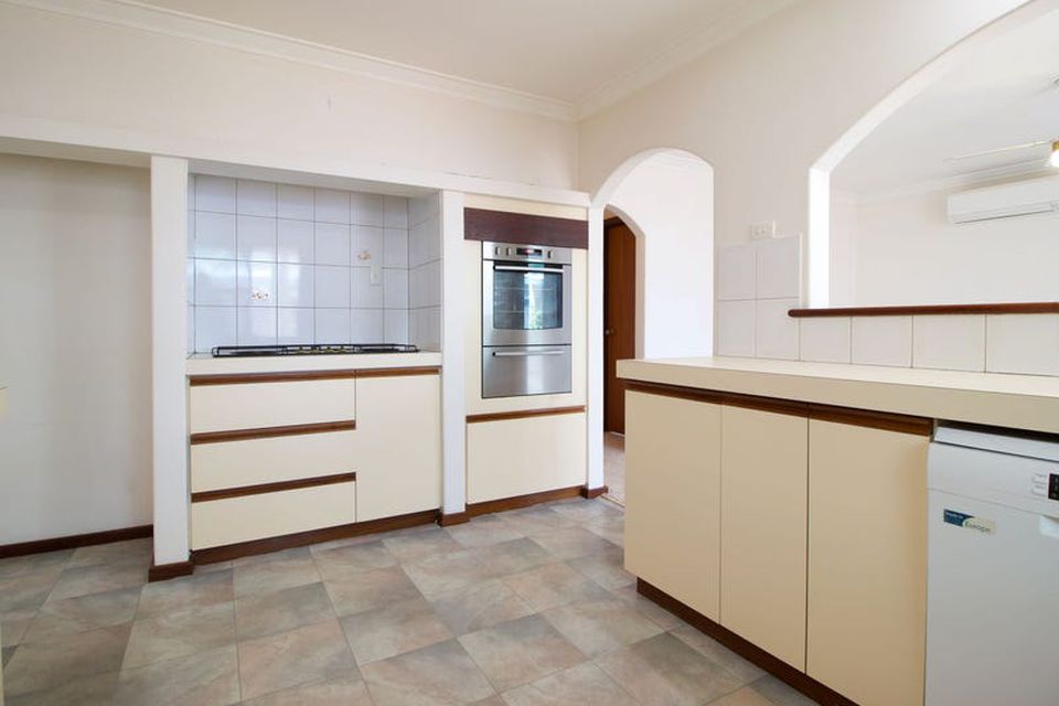 18 Hawker Street , Safety Bay