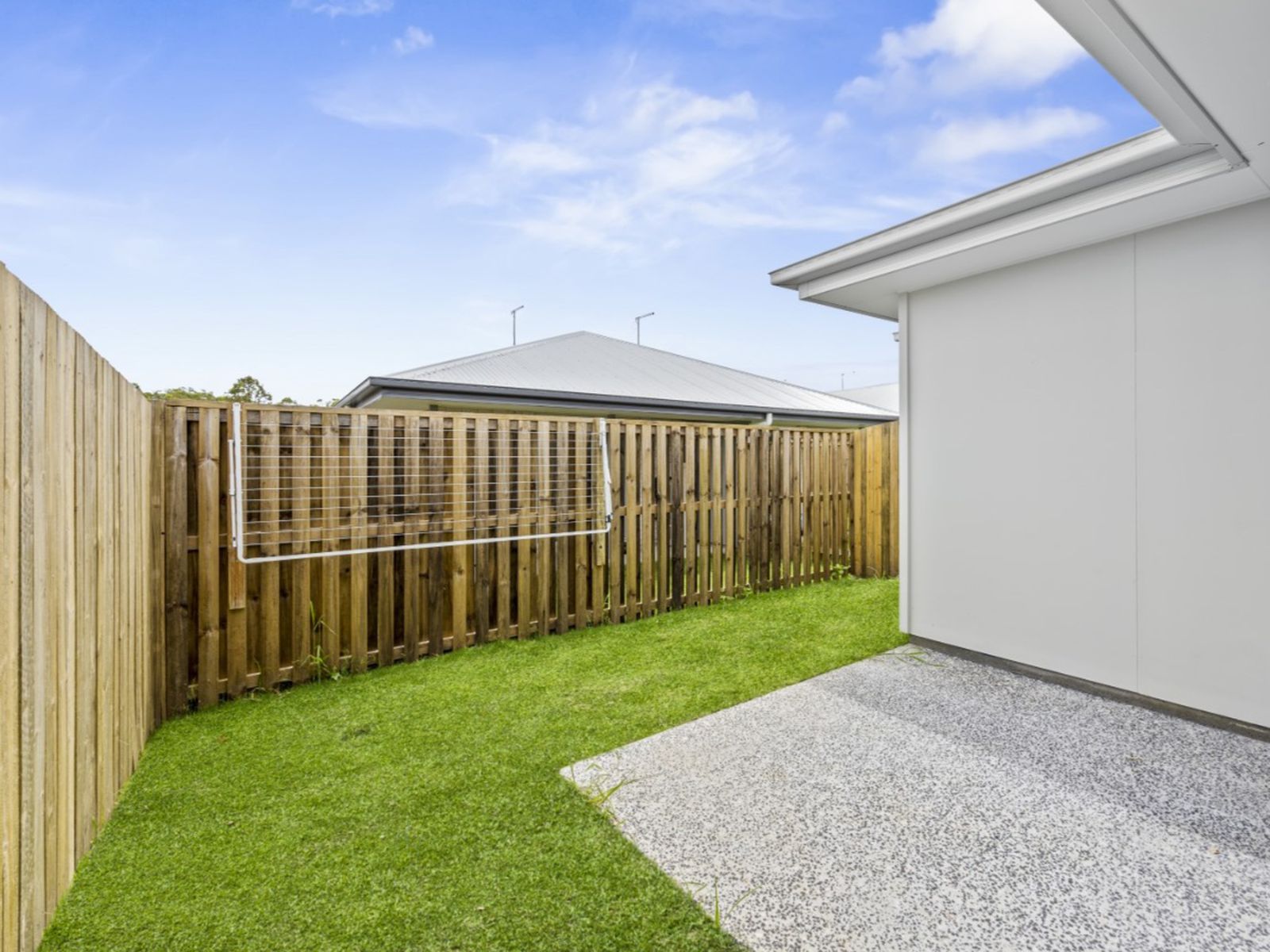 NEW BUILT DUAL 3 + 1 BED $1.271m 