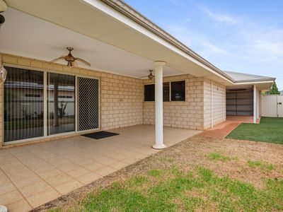 11 Smythe Drive, Broadwood