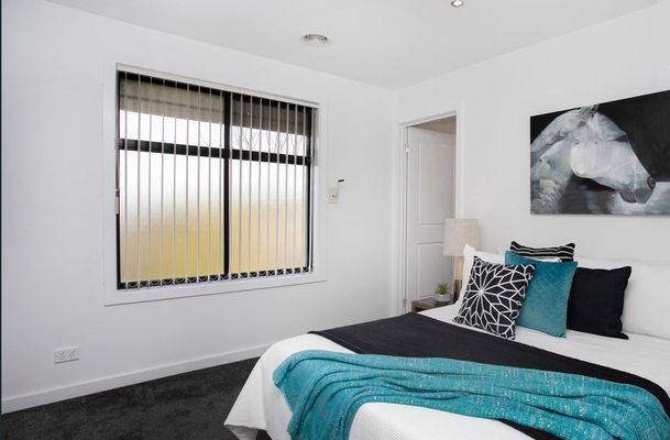 2 / 8 Gretna Court, Greenvale