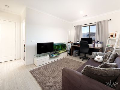 9 FIVEFIELDS ROAD, Leneva