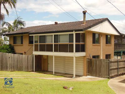 12 Narelle Crescent, Rochedale South