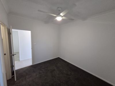 2/243 Settlers Boulevard, Chisholm