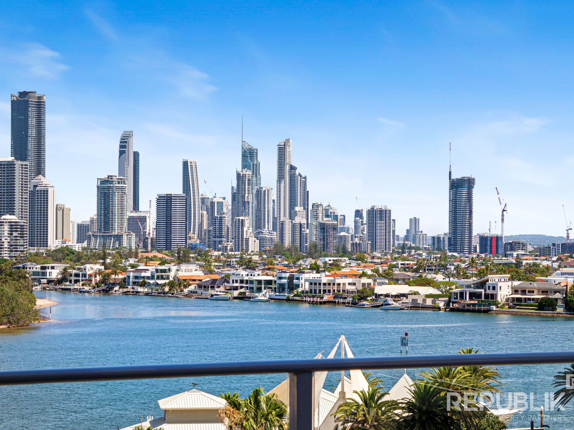 1101 / 4 Como Crescent, Southport