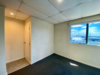 3 / 5 Paramount Drive, Henderson