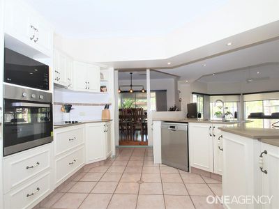 77 Bowerbird Avenue, Eli Waters